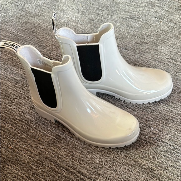 Michael Kors White Rain Boots - Picture 1 of 6
